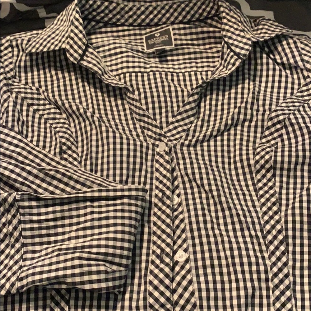 Express the essential shirt